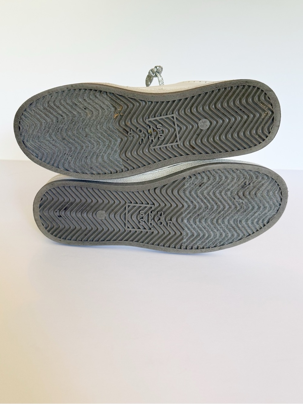 ShuShop Paz Retro Low-Top Sneakers - Picture 5 of 8